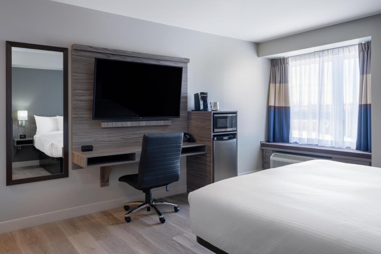Microtel Inn & Suites By Wyndham Kanata Ottawa West ภายนอก รูปภาพ