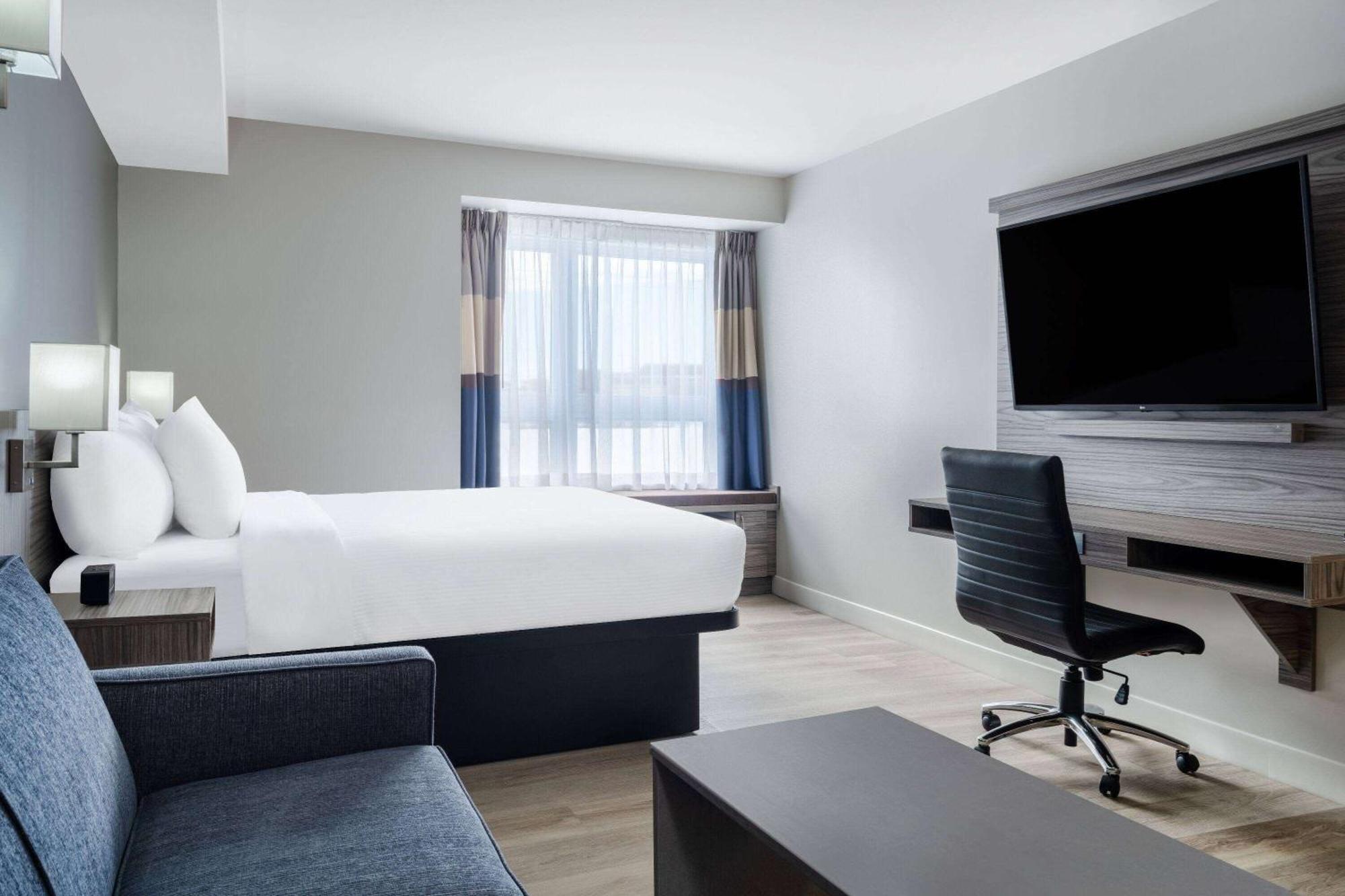 Microtel Inn & Suites By Wyndham Kanata Ottawa West ภายนอก รูปภาพ