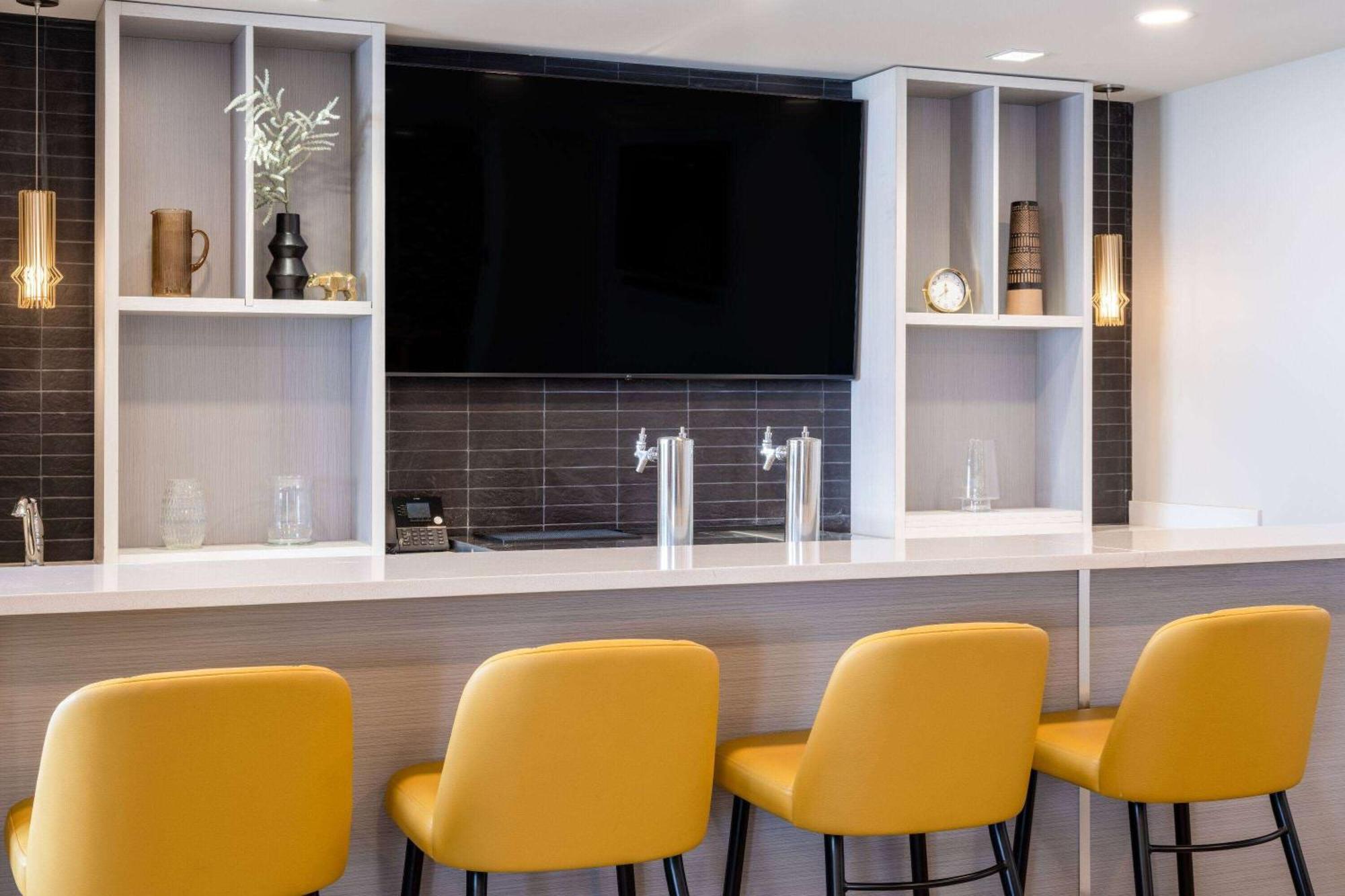 Microtel Inn & Suites By Wyndham Kanata Ottawa West ภายนอก รูปภาพ