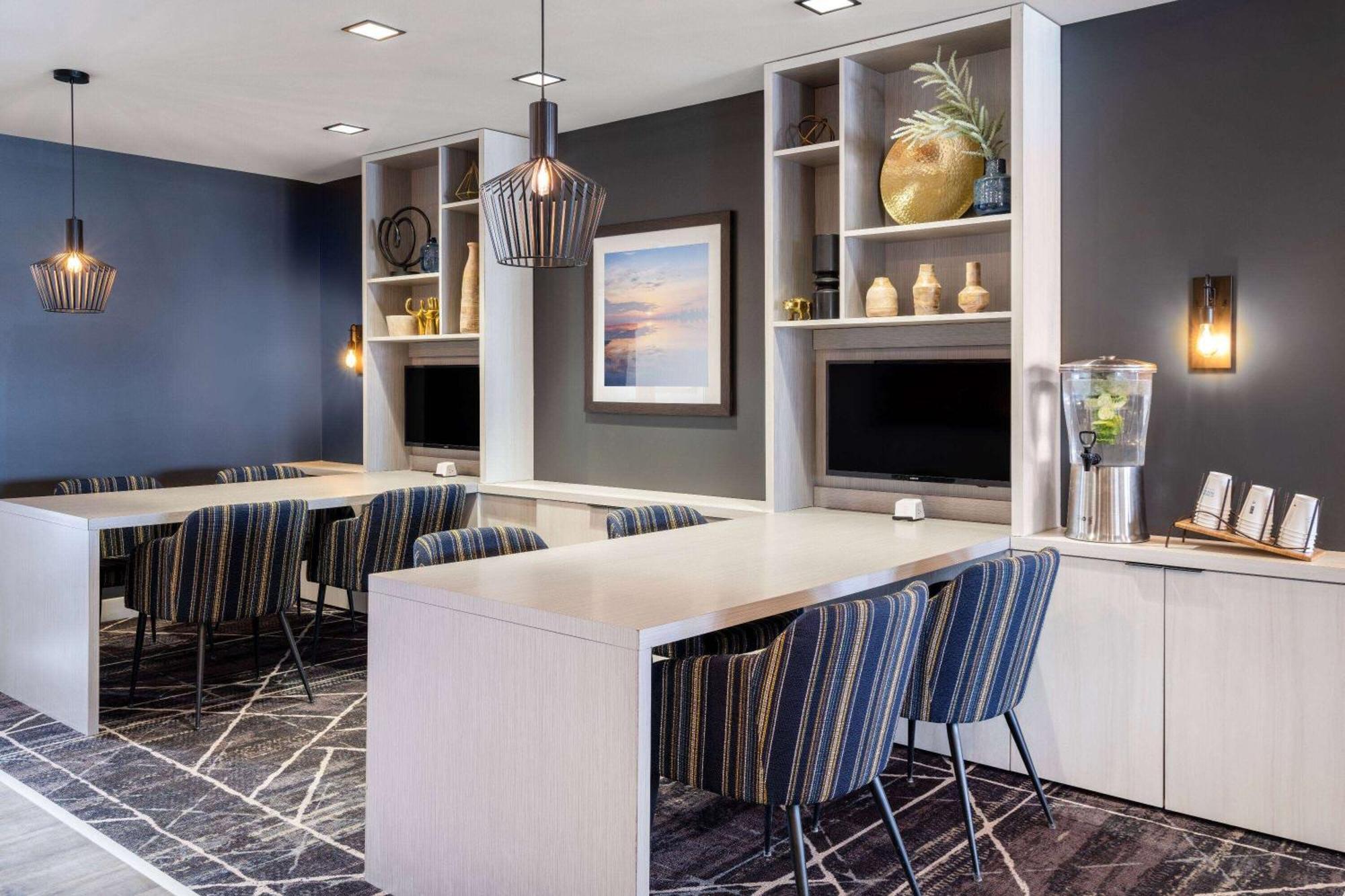 Microtel Inn & Suites By Wyndham Kanata Ottawa West ภายนอก รูปภาพ