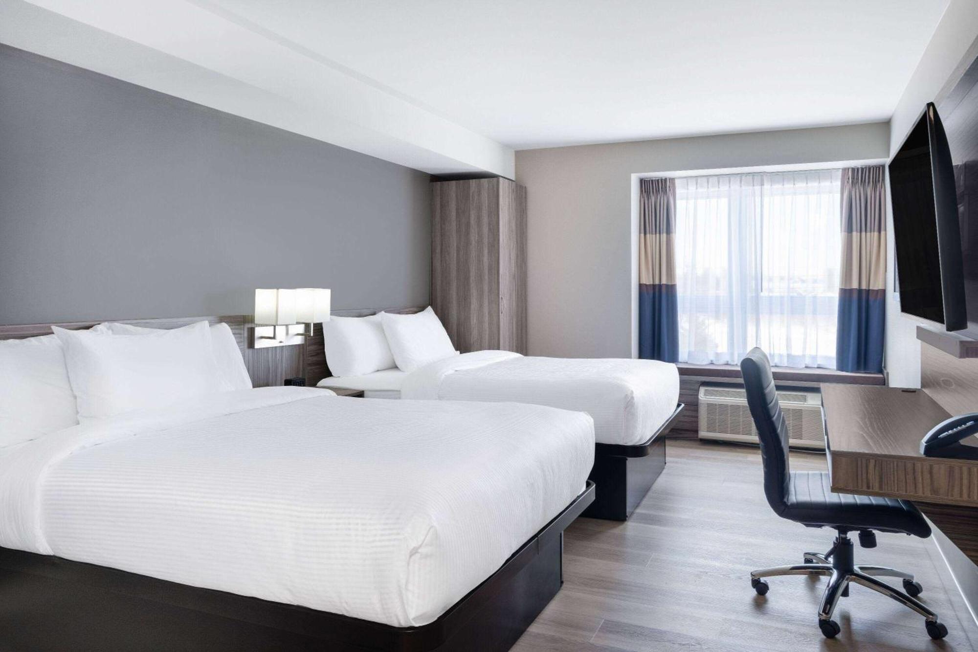 Microtel Inn & Suites By Wyndham Kanata Ottawa West ภายนอก รูปภาพ