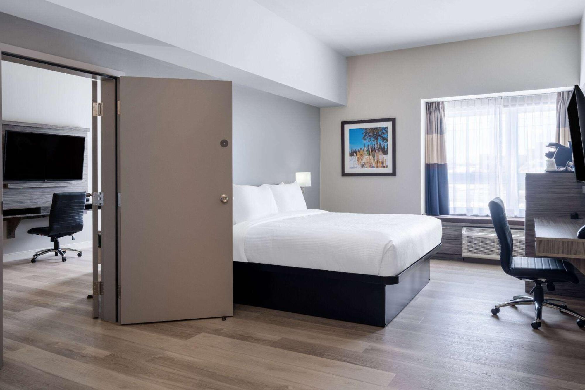 Microtel Inn & Suites By Wyndham Kanata Ottawa West ภายนอก รูปภาพ