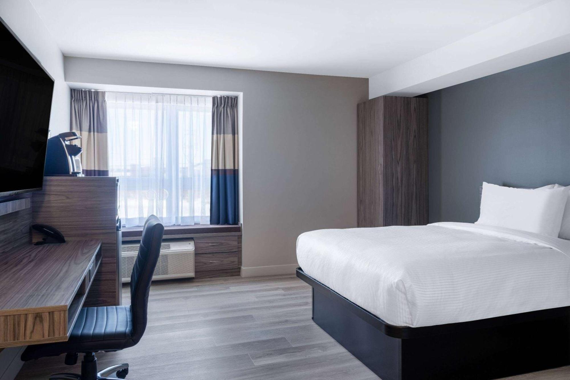 Microtel Inn & Suites By Wyndham Kanata Ottawa West ภายนอก รูปภาพ