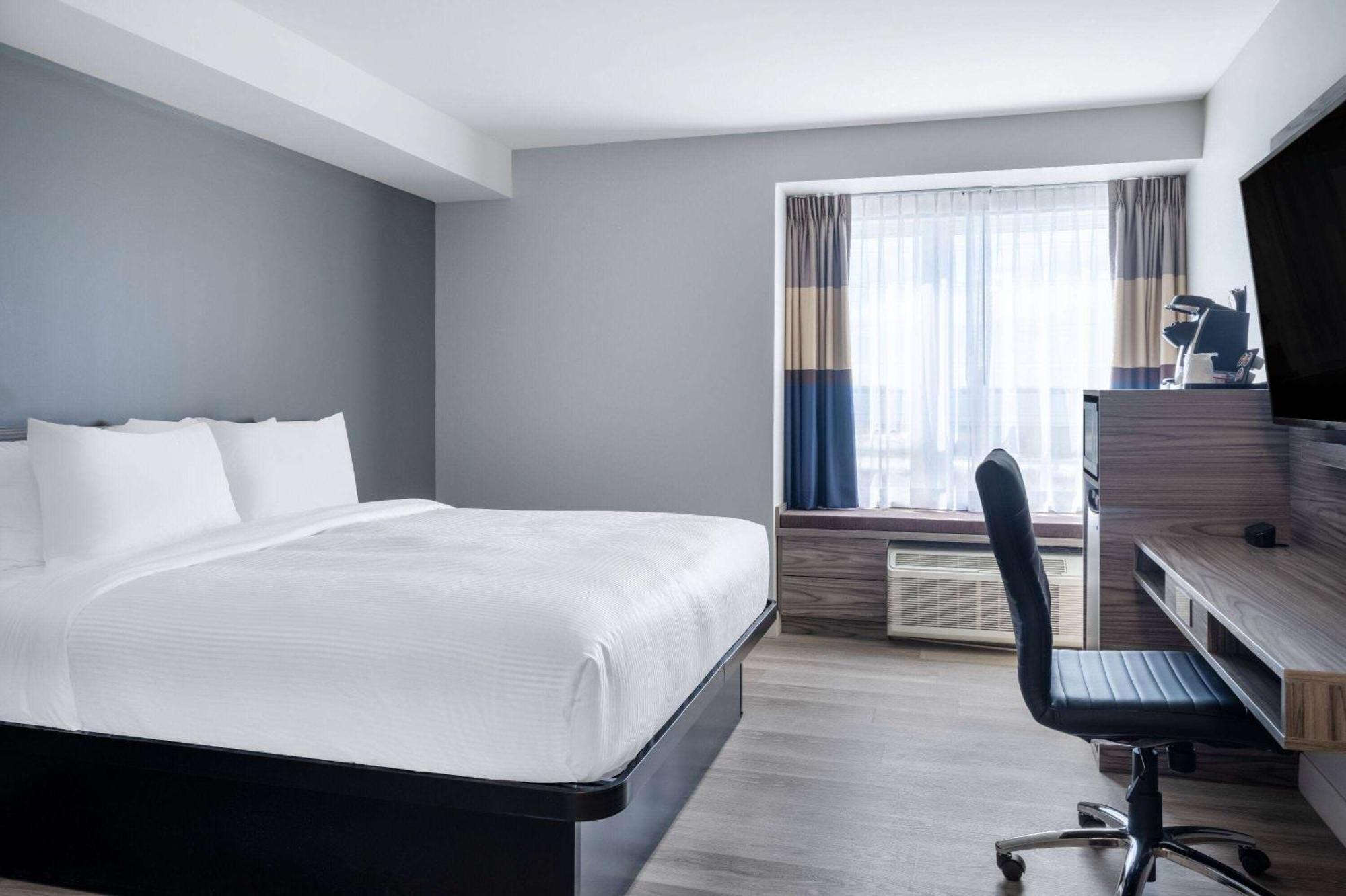 Microtel Inn & Suites By Wyndham Kanata Ottawa West ภายนอก รูปภาพ