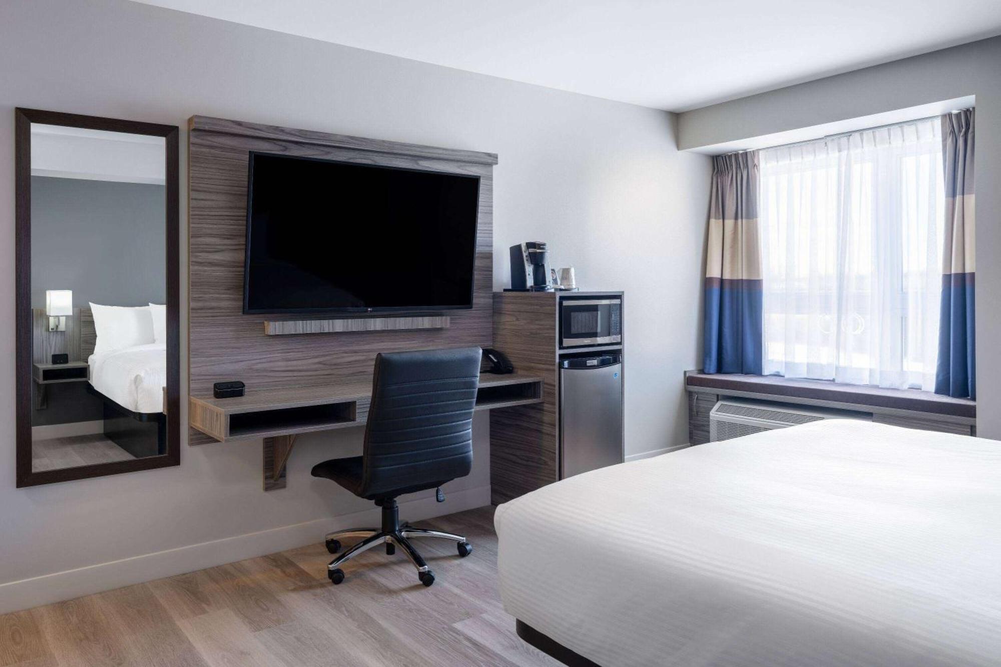 Microtel Inn & Suites By Wyndham Kanata Ottawa West ภายนอก รูปภาพ