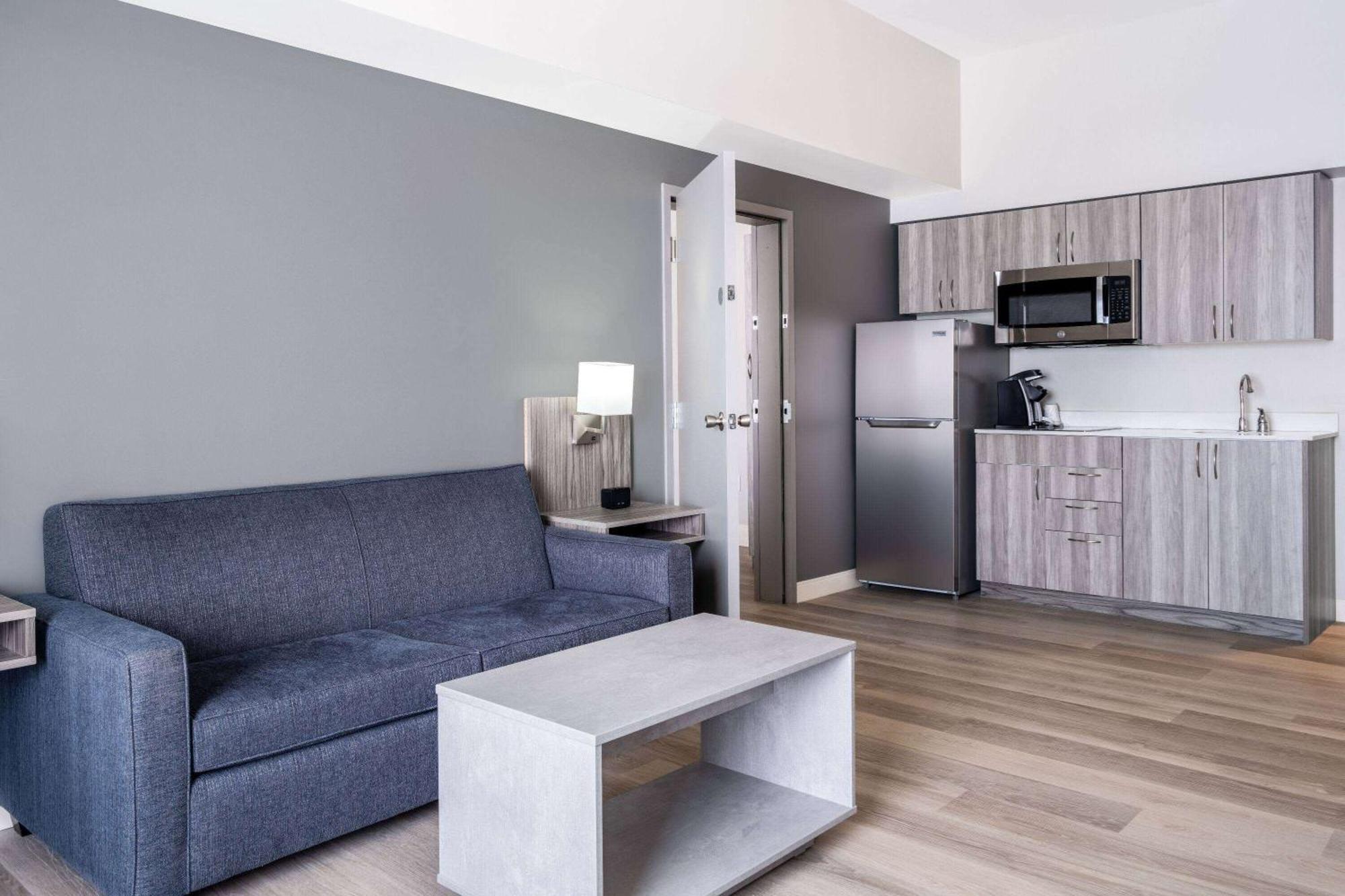 Microtel Inn & Suites By Wyndham Kanata Ottawa West ภายนอก รูปภาพ